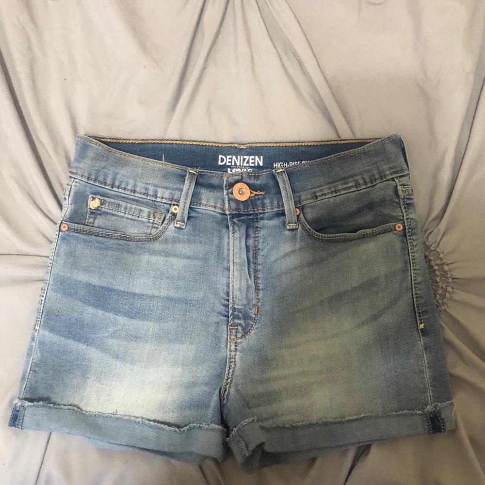 ‼️SHIPS TODAY‼️Levi’s Denim Shorts